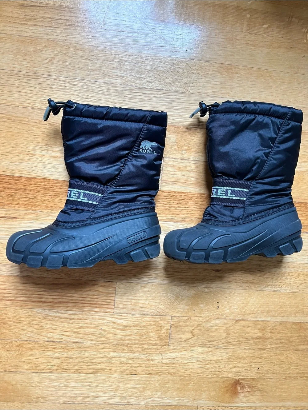 Sorel size 2Y Black Snow Boot - Insulated Winter Footwear